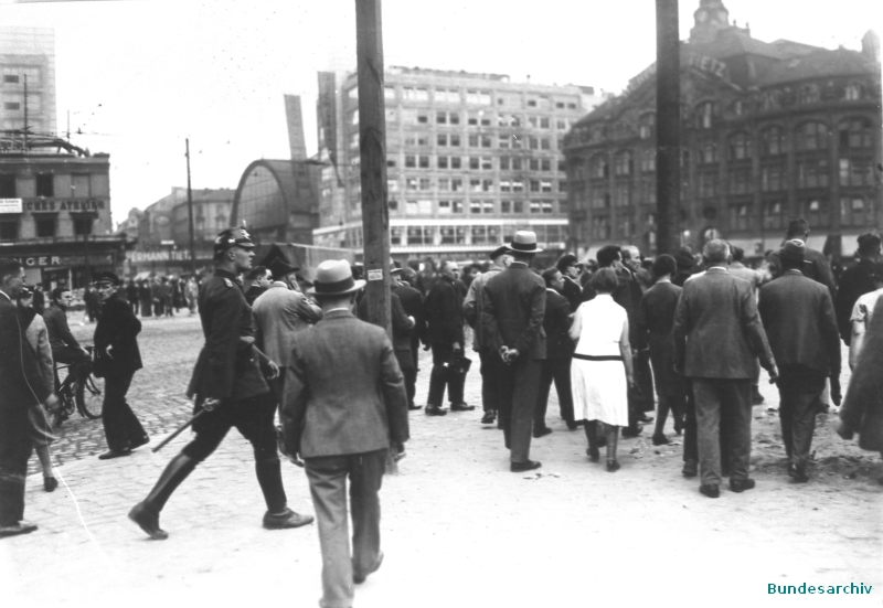 Ausnahmezustand in Berlin während des „Preußenschlages“. Bild 102-13679